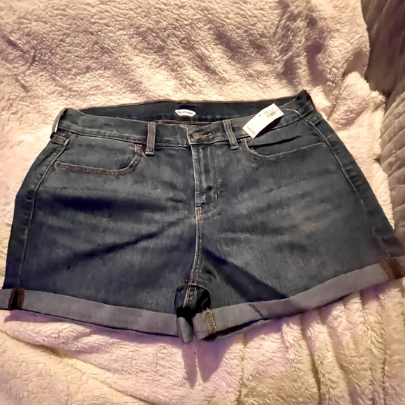 Old Navy Pants - NWT- Old Navy Cuffed Shorts